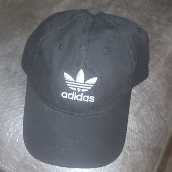 Addidas Strapback hat - Picture 2 of 5